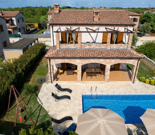 Rustic Villa Lara with pool