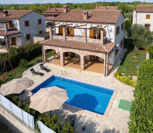 Rustic Villa Lara with pool