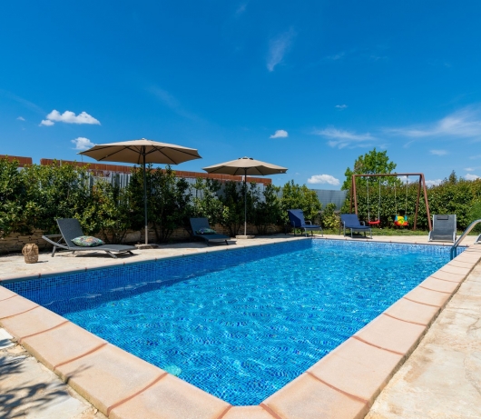 Rustic Villa Lara with pool