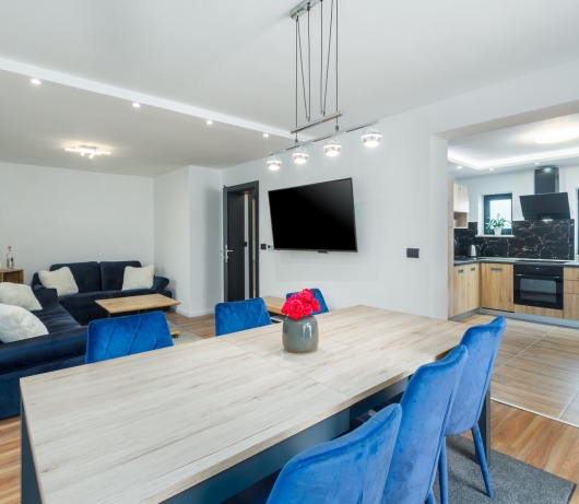 Apartments Betty/Two-bedroom apartment with parking, near the beach