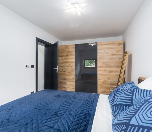 Apartments Betty/Two-bedroom apartment with parking, near the beach