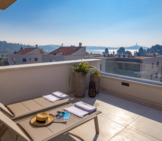 4R Luksuzna rezidencija u Rovinju / Dvosobni apartman sa terasom EUFEMIJA