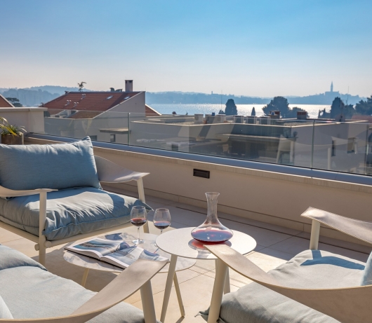 4R Luksuzna rezidencija u Rovinju / Dvosobni apartman sa terasom EUFEMIJA