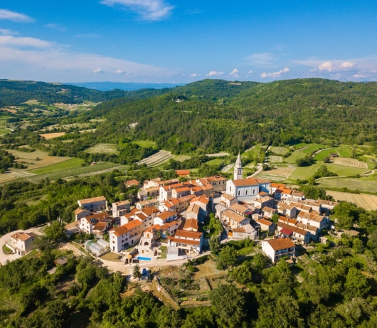 Kuća za odmor u centralnoj Istri s bazenom i hidromasažom
