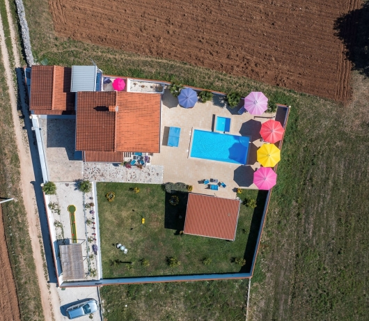 Kuća za odmor u centralnoj Istri s bazenom i hidromasažom