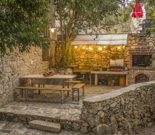 Holiday House Cave Romana