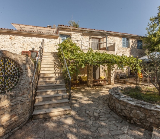 Holiday House Cave Romana