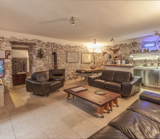 Holiday House Cave Romana