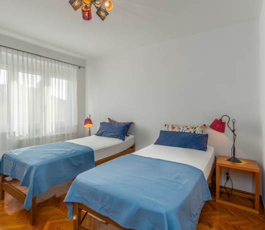 Elegant two-bedroom apartment with terrace in Rovinj