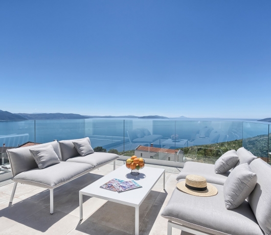 Villa Ultima with sea view, private pool, jacuzzi, gym and sauna