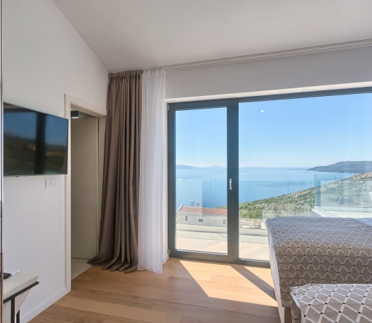 Villa Ultima with sea view, private pool, jacuzzi, gym and sauna