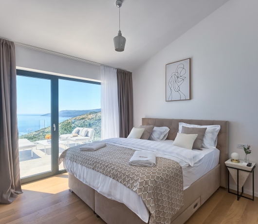 Villa Ultima with sea view, private pool, jacuzzi, gym and sauna