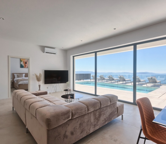 Villa Ultima with sea view, private pool, jacuzzi, gym and sauna