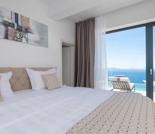 Villa Aristea with sea view, jacuzzi and infinity pool