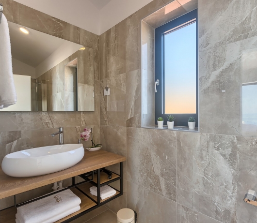 Villa Ateneum with sea view, jacuzzi and infinity pool