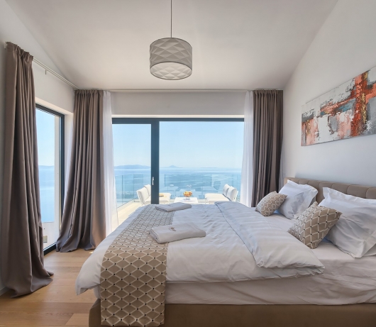 Villa Ateneum with sea view, jacuzzi and infinity pool