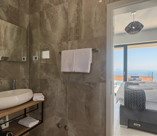 Villa Ateneum with sea view, jacuzzi and infinity pool