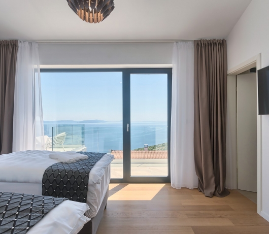 Villa Ateneum with sea view, jacuzzi and infinity pool
