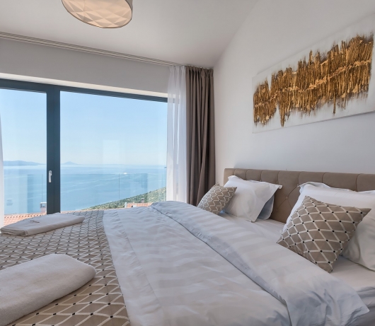 Villa Ateneum with sea view, jacuzzi and infinity pool