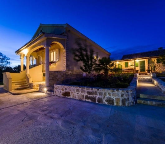 Ferienhaus Ante mit schönem Privatgarten