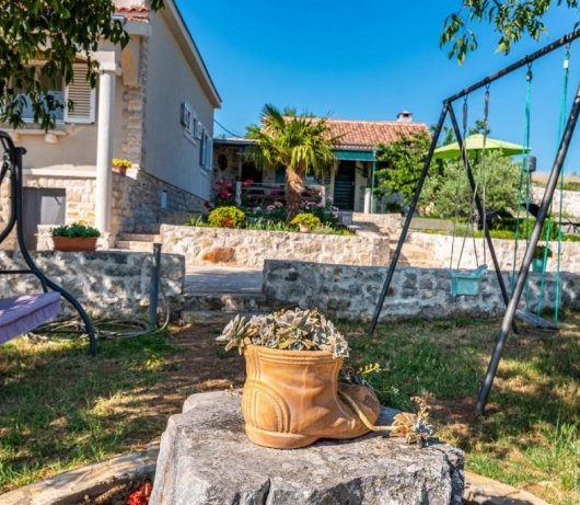 Ferienhaus Ante mit schönem Privatgarten