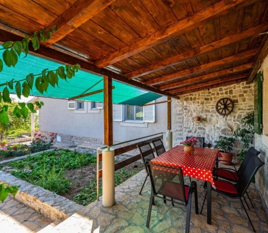 Ferienhaus Ante mit schönem Privatgarten