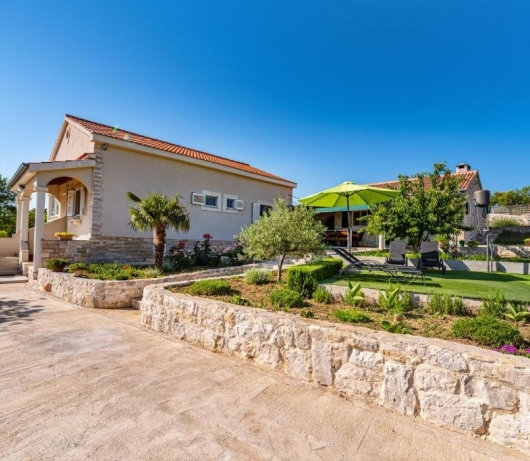 Ferienhaus Ante mit schönem Privatgarten