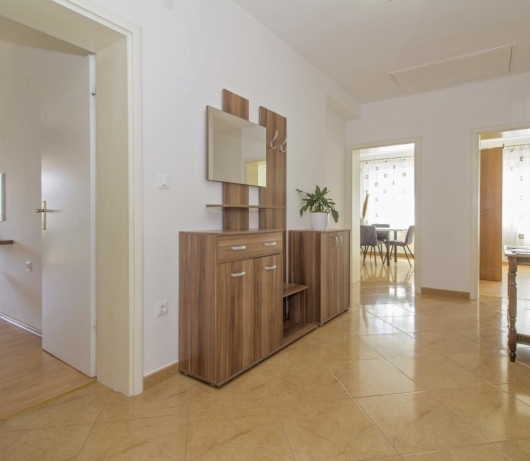 Apartments Doris / App mit drei Schlafzimmern, Garden, BBQ und Terrasse