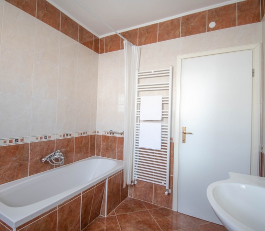 Apartments Doris / App mit drei Schlafzimmern, Garden, BBQ und Terrasse