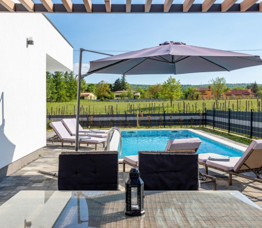 Moderne Villa Blue Lagoon mit Swimmingpool und Whirlpool