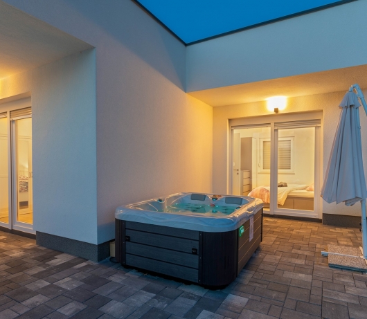 Modern Villa Blue Lagoon with pool and jacuzzi
