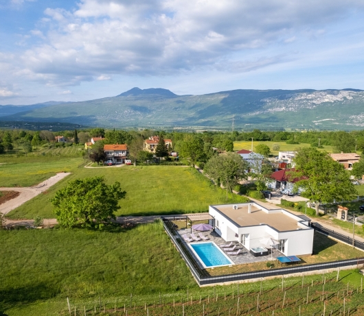 Moderne Villa Blue Lagoon mit Swimmingpool und Whirlpool