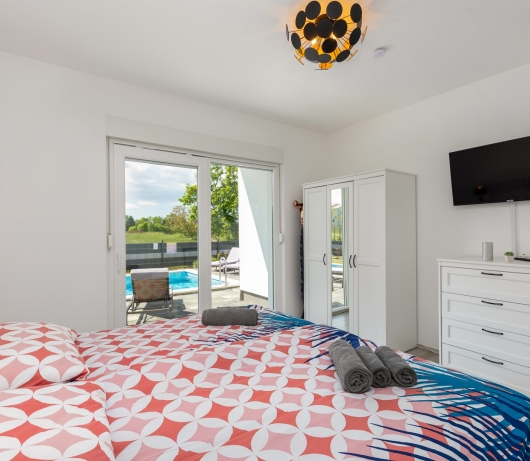 Moderne Villa Blue Lagoon mit Swimmingpool und Whirlpool
