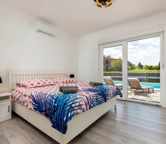 Moderne Villa Blue Lagoon mit Swimmingpool und Whirlpool