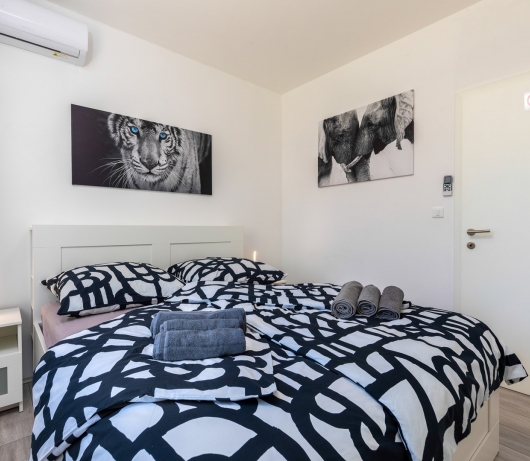 Moderne Villa Blue Lagoon mit Swimmingpool und Whirlpool