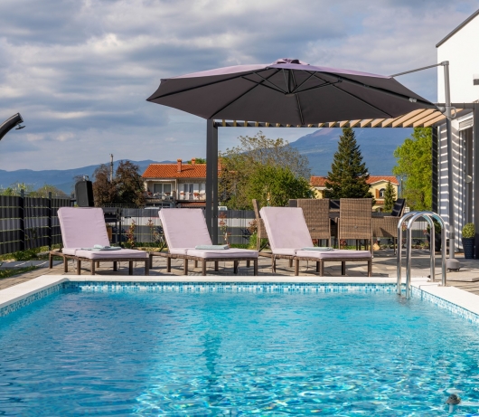 Moderne Villa Blue Lagoon mit Swimmingpool und Whirlpool