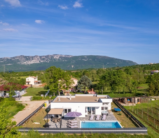 Moderne Villa Blue Lagoon mit Swimmingpool und Whirlpool