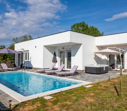 Moderne Villa Blue Lagoon mit Swimmingpool und Whirlpool