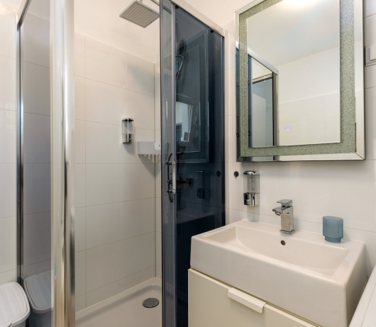 Moderne Villa Blue Lagoon mit Swimmingpool und Whirlpool