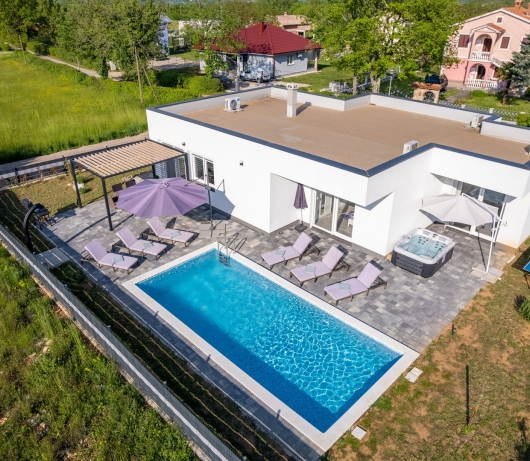 Moderne Villa Blue Lagoon mit Swimmingpool und Whirlpool