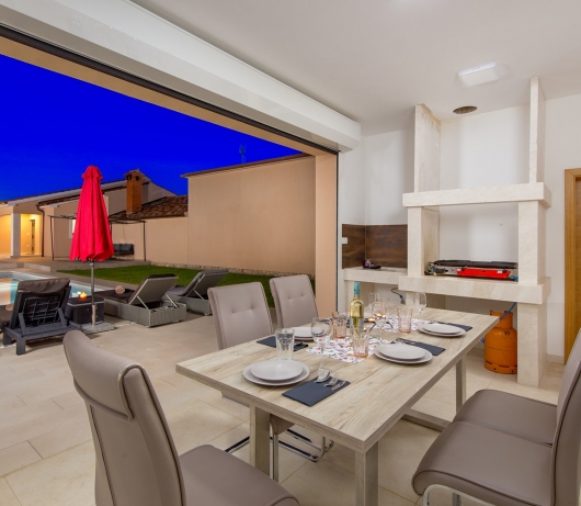 Villa Jessica with pool and hydromassage, garden, BBQ