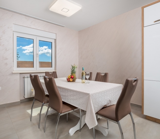 Villa Jessica mit Swimmingpool und Hydromassage, Garten, Grill
