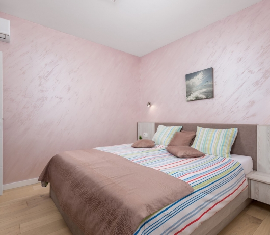 Villa Jessica mit Swimmingpool und Hydromassage, Garten, Grill