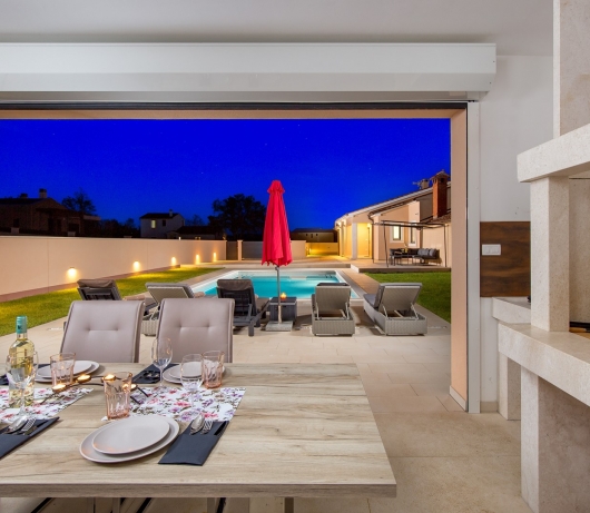 Villa Jessica with pool and hydromassage, garden, BBQ