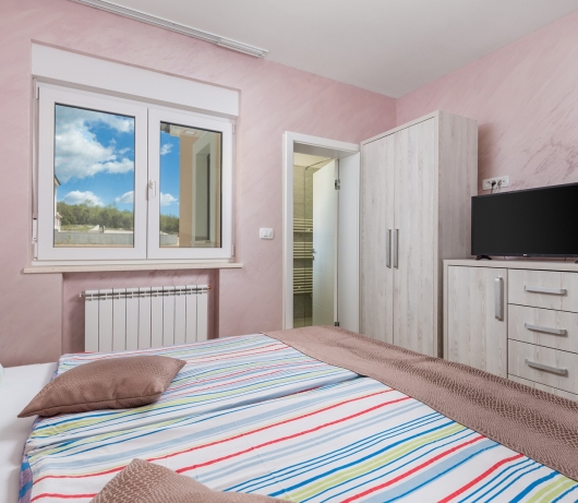 Villa Jessica mit Swimmingpool und Hydromassage, Garten, Grill