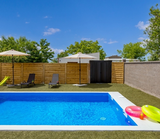 Cosy holiday home Infinity with pool and BBQ