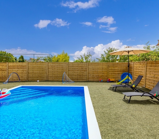 Cosy holiday home Infinity with pool and BBQ