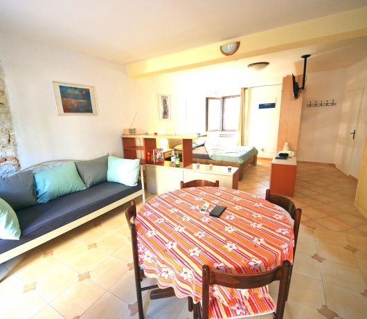 Lovely Studio apartment Damuggia with terrace