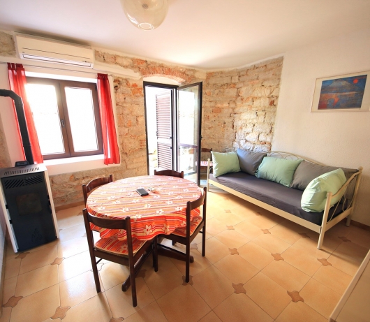 Lovely Studio apartment Damuggia with terrace