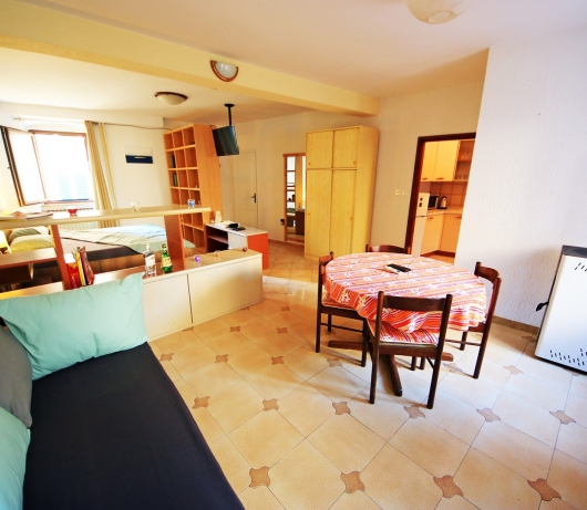 Lovely Studio apartment Damuggia with terrace
